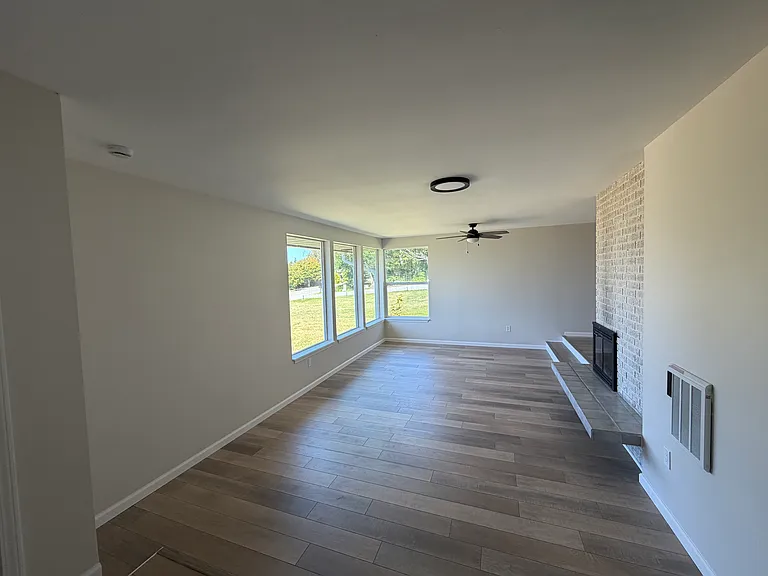 2409 Williams Rd — Photo 2