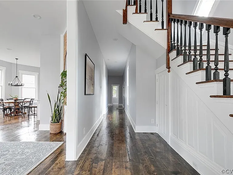 205 Poe St — Photo 12