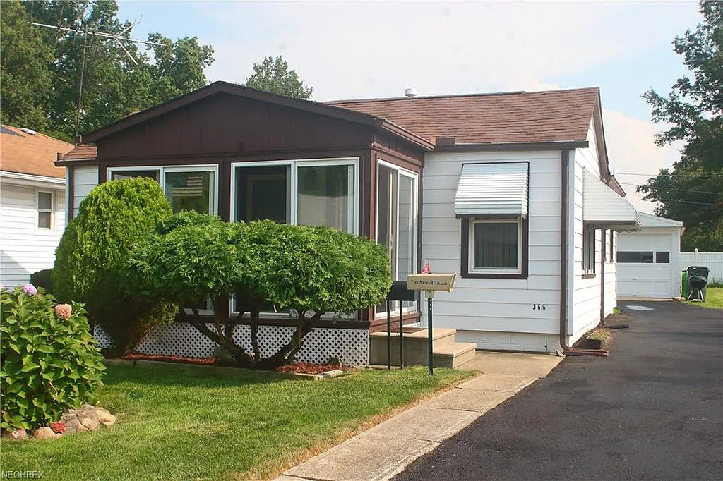 31616 Orchard Ave photo 1