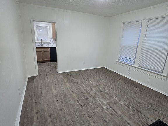 5th image of 634 S Oakley Ave