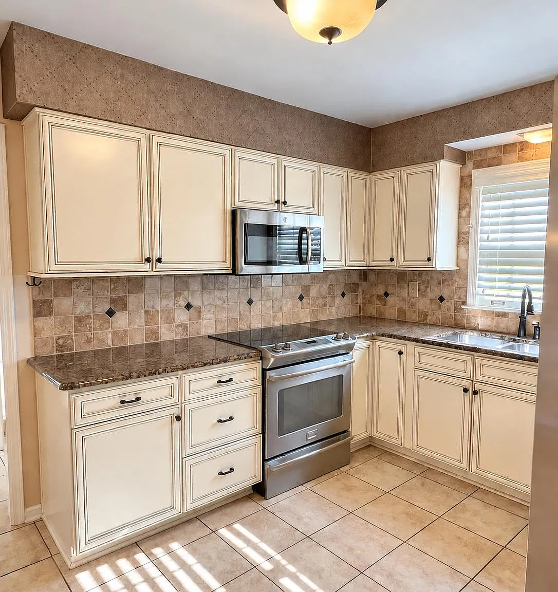 4 bed, 2.5 bath, 2102 sqft, $2,700 — Photo 2