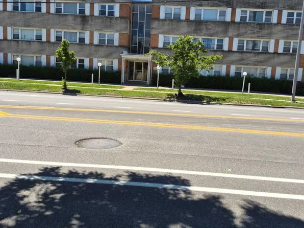 4949 Church St APT 301, Skokie, IL 60077