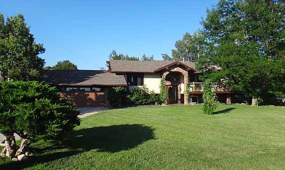 Front view w/ garage