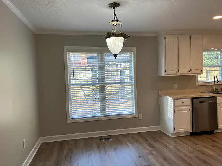 247 Palace Dr — Photo 8