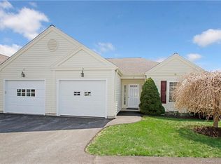 74 Elizabeth Cir #74, Newtown, CT 06482