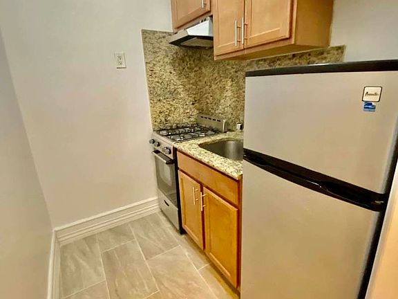 3rd image of 338 E 70th St #5DN
