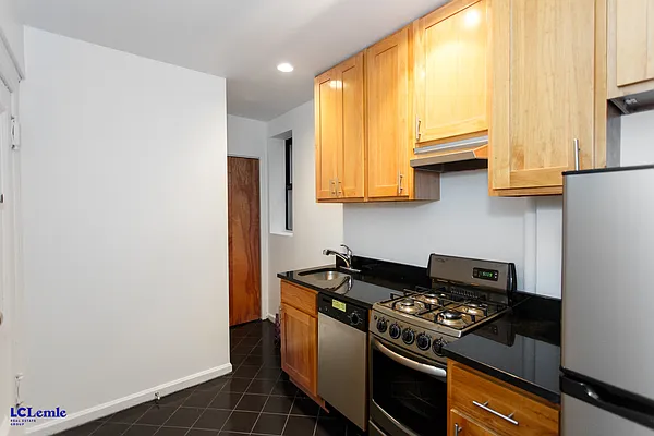 Rented by LC Lemle Real Estate Group | media 10