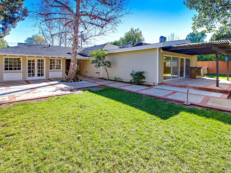 5923 Jumilla Ave — Photo 4