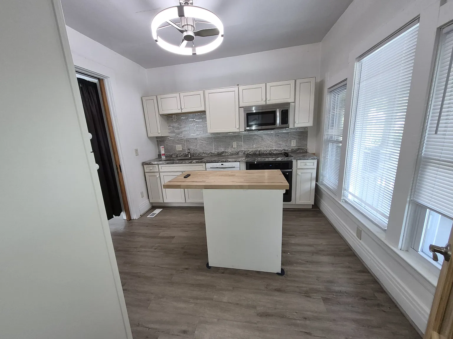 1 bed, 320 sqft, $1,400 — Photo 3