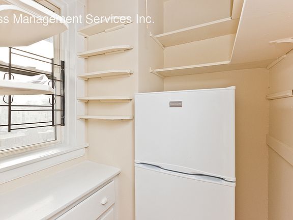 3rd image of 6660 N Damen Ave APT 2E