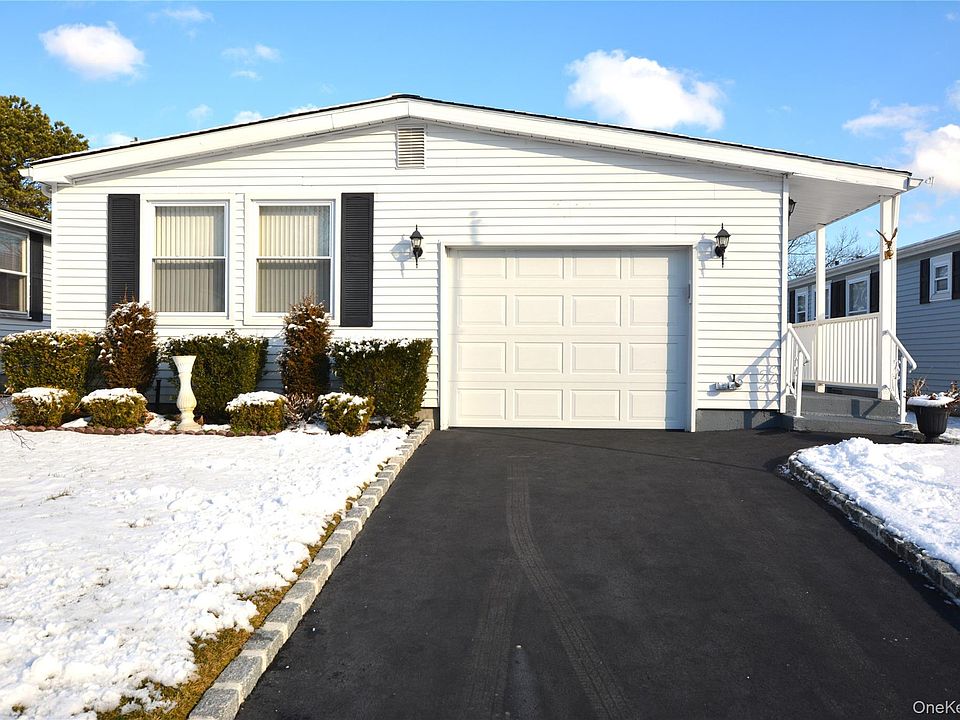 1st image of 82 Village Circle W
