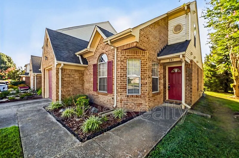2 bed, 2.0 bath, 1715 sqft, $1,995 — Photo 2