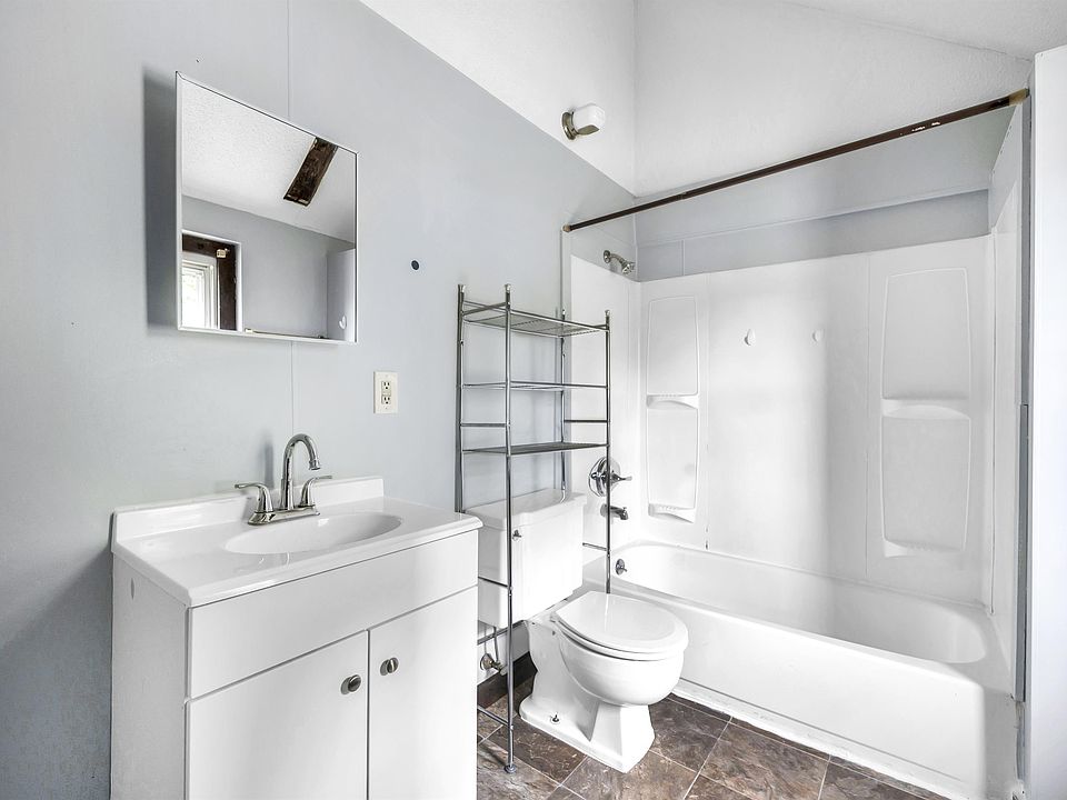 1st image of 16 Roath St Floor 2