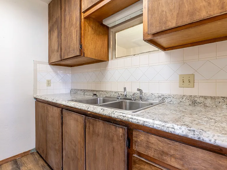 517 SW 26th St — Photo 8