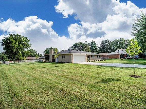 3rd image of 345 Pinehurst Dr
