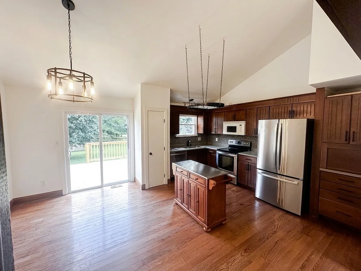 3 bed, 1740 sqft, $2,200 — Photo 4