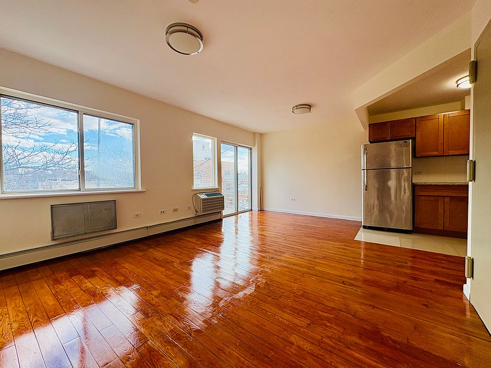 1st image of 114 Bay 49th St #4