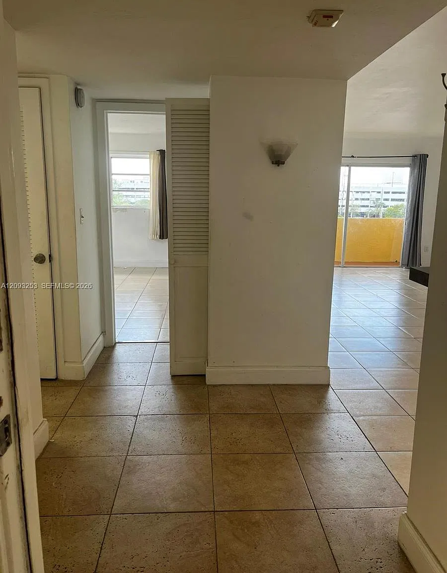 Village At Dadeland Condo — Photo 2