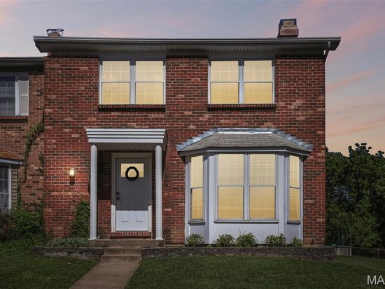 8 Coach Ct, Saint Peters, MO 63376