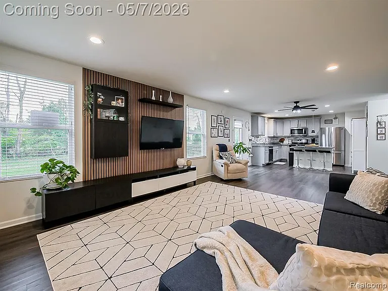 8640 Quincy Dr — Photo 12