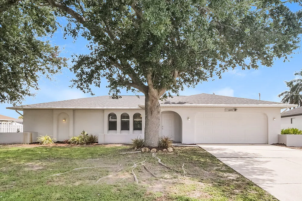 3 bed, 2.0 bath, 1404 sqft, $1,790 — Photo 1
