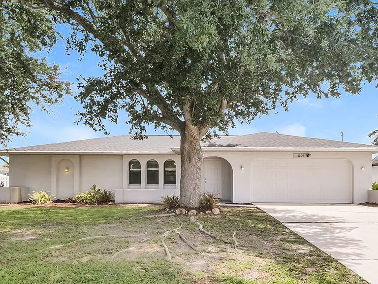 1009 Nicholas Pkwy W — Photo 1
