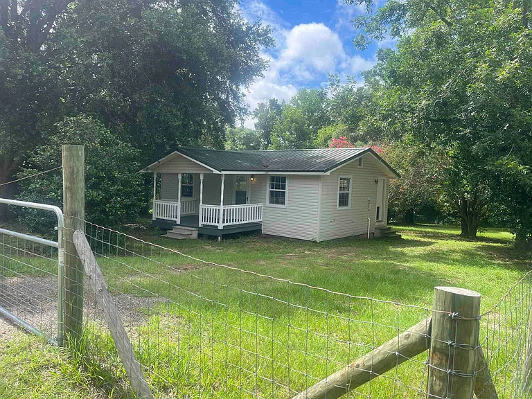 179 Smith Ln — Photo 3