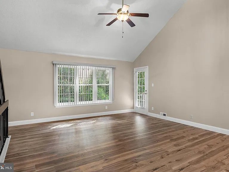 704B Harwood Ct #B — Photo 3