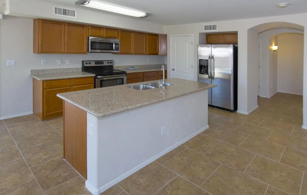 3 bed, 2.5 bath, 2485 sqft, $2,200 — Photo 4