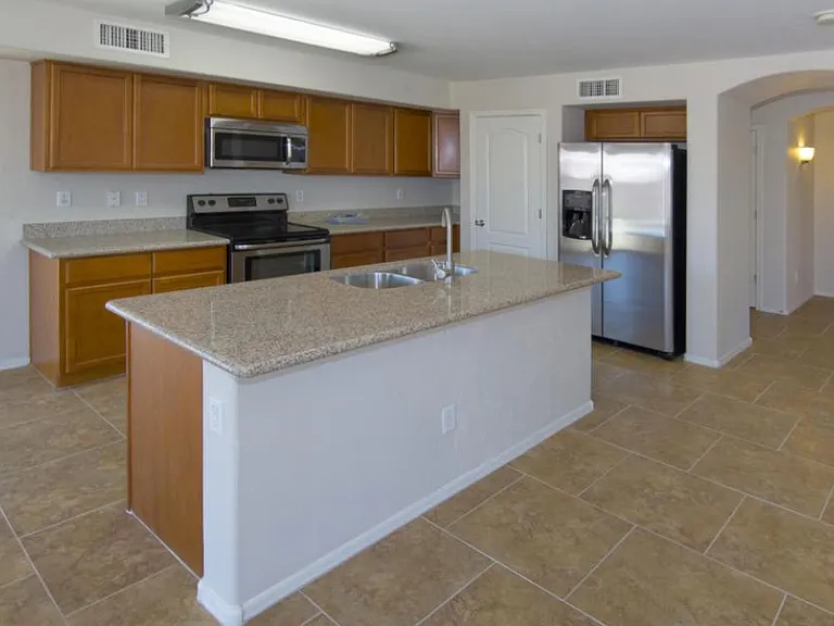 25741 W Hess Ave — Photo 4