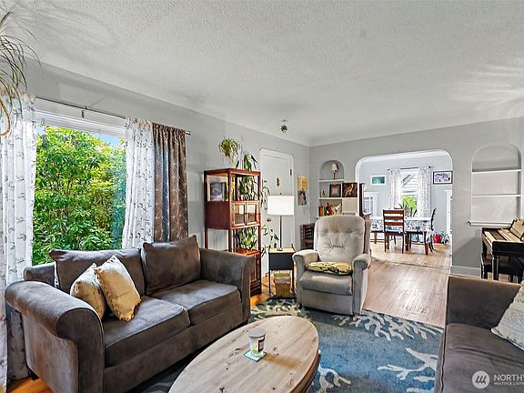 4th image of 1019 E 32nd Street