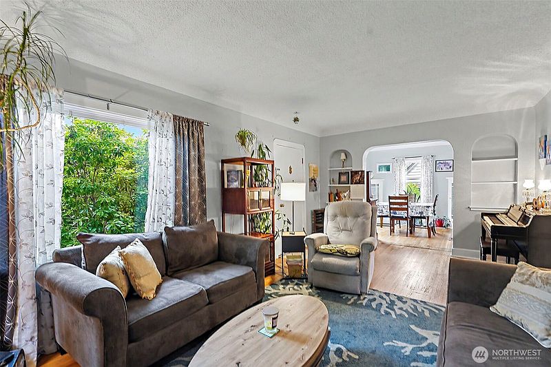 4th image of 1019 E 32nd Street