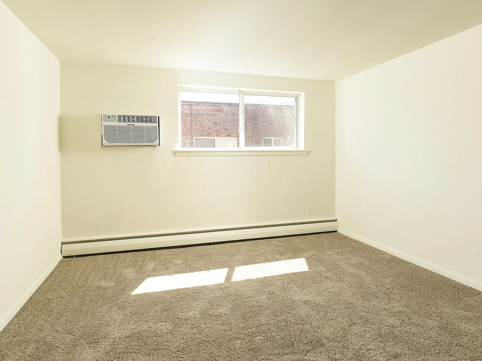 Woodview Apartments — Photo 4
