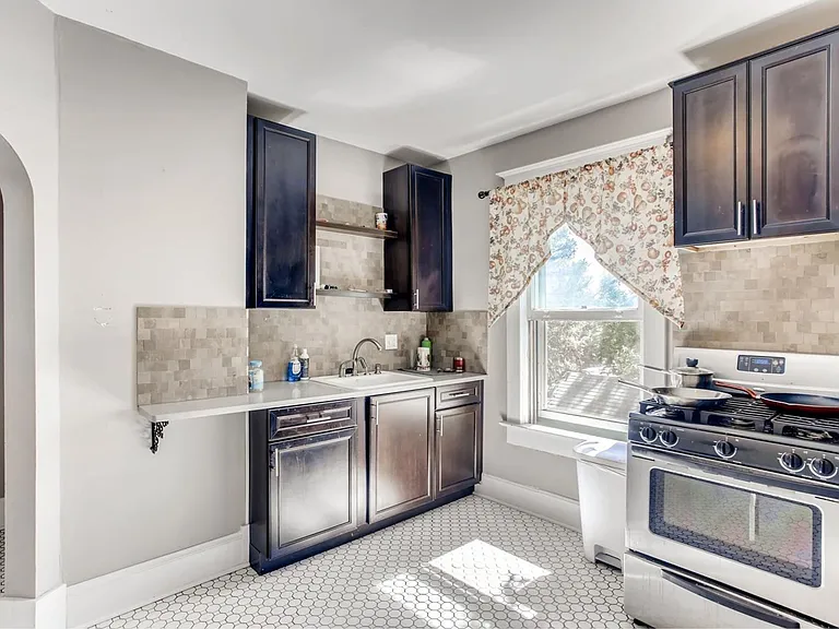 237 Coffman St #B — Photo 4