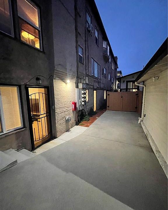 1st image of 124 28th Pl