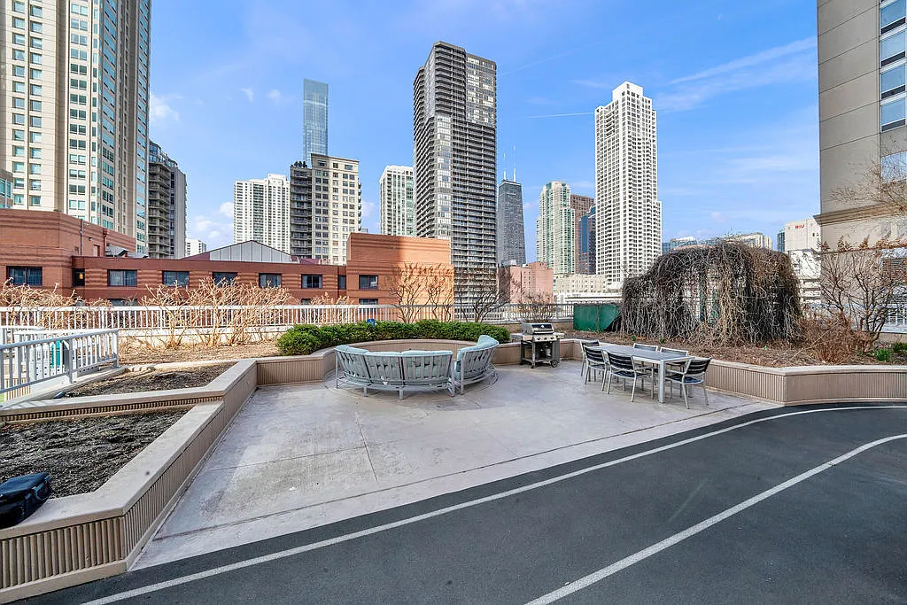 1 bed, 824 sqft, $3,000 — Photo 4