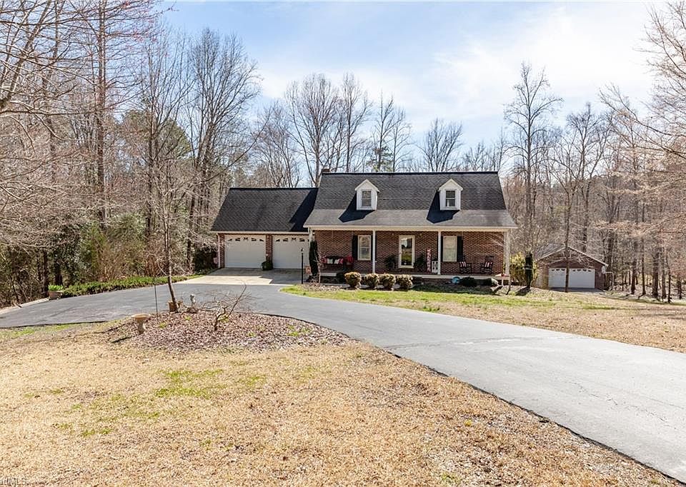1st image of 261 Country Club Dr