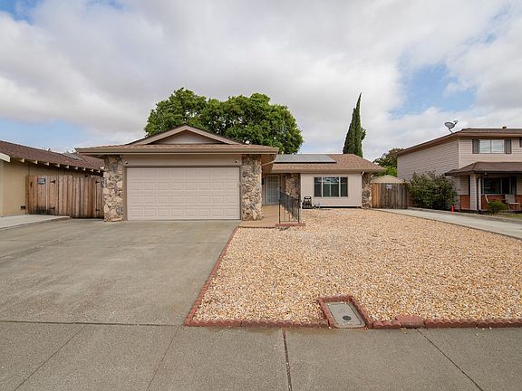 4th image of 422 Dahlia Street