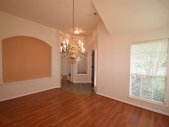 5th image of 3144 Oakwood Run Dr