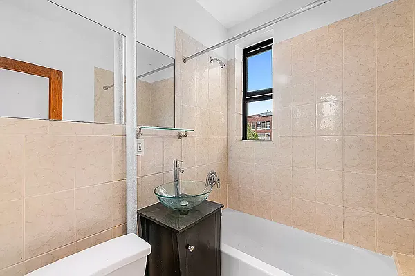 Rented by REAL New York | media 24