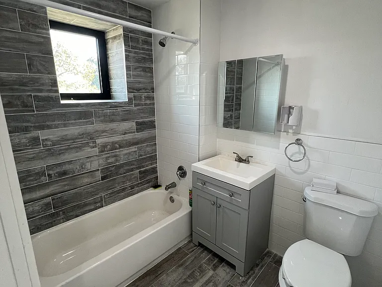 320 E Mosholu Pkwy S #4D — Photo 7