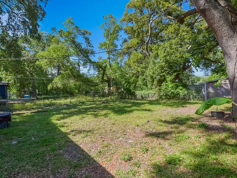 1226 Dewey Ave — Photo 21