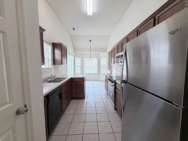 10097 Bloomsbury Ave — Photo 5
