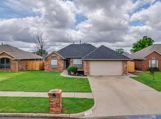 1712 Queensbury Rd, Moore, OK 73160
