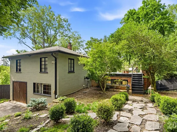 38 Aurora Dr, Asheville, NC 28805