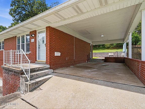 3rd image of 1124 Darlene Dr