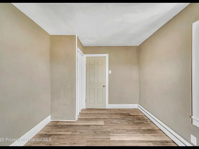 1061 Carmalt St — Photo 9