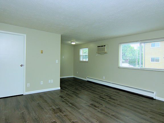 4th image of 16 Koehler Ave APT 2
