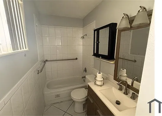 8350 NW 26th Pl — Photo 5