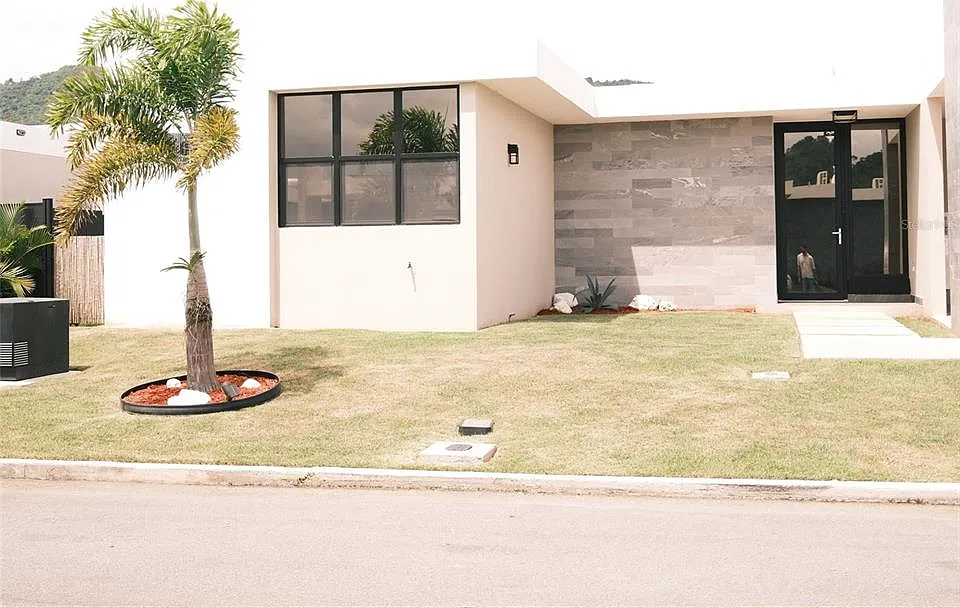 3 bed, 2.5 bath, 1362 sqft, $2,999 — Photo 2